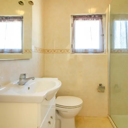 Holiday home Gorgeous In With Kitchen *